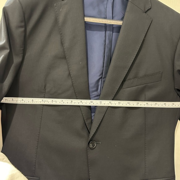 Brand new never worn Armani collezioni Suit. Super dark grey almost black. - Picture 11 of 12